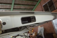 フリードのパワーバックドアの後付施工 専用設計のスイッチを増設します。本当によくできています。