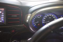 E52エルグランドのエアコンマルチ等のLED打ち替えとアンビエントライト続き スピードメーターは純正のままですが、雰囲気もバッチリあってますね。