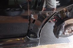 レヴォーグのダミーダクトイルミ施工 と思ったらダクトの部分だけ外れるのか。タイヤを外す必要がありませんでした。