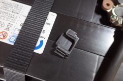  ヘッドライトはH7バルブが専用アダプターで取り付けられています。LED化するにあたってこのアダプターを加工しました。 
