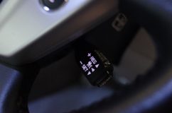 200系クラウンのイルミ付きスイッチ交換とリアビュー付きドライブレコーダー クルコンスイッチもイルミ付きのものに交換しました。