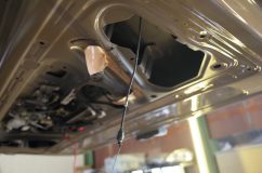 ハイエースのバックカメラ故障診断 以上のことから、ほぼ確実に配線の断線と特定して調査開始しました。まずお客様も診断するのに配線をカットしてしまったということなので、まずはその部分の修理。