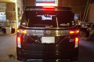 E52エルグランドのテールランプ4灯化施工