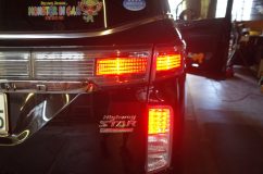   E52エルグランドのテールランプ4灯化施工  