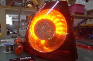VWゴルフのテールランプ修理