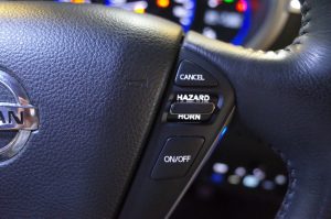 E52エルグランドのサンキューホーン＆ハザード取り付け