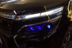 80VOXYのヘッドライト加工~ ポジションランプは純正のままです。