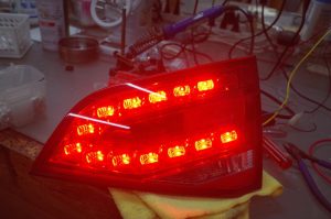 Mercedesベンツのテールランプ修理