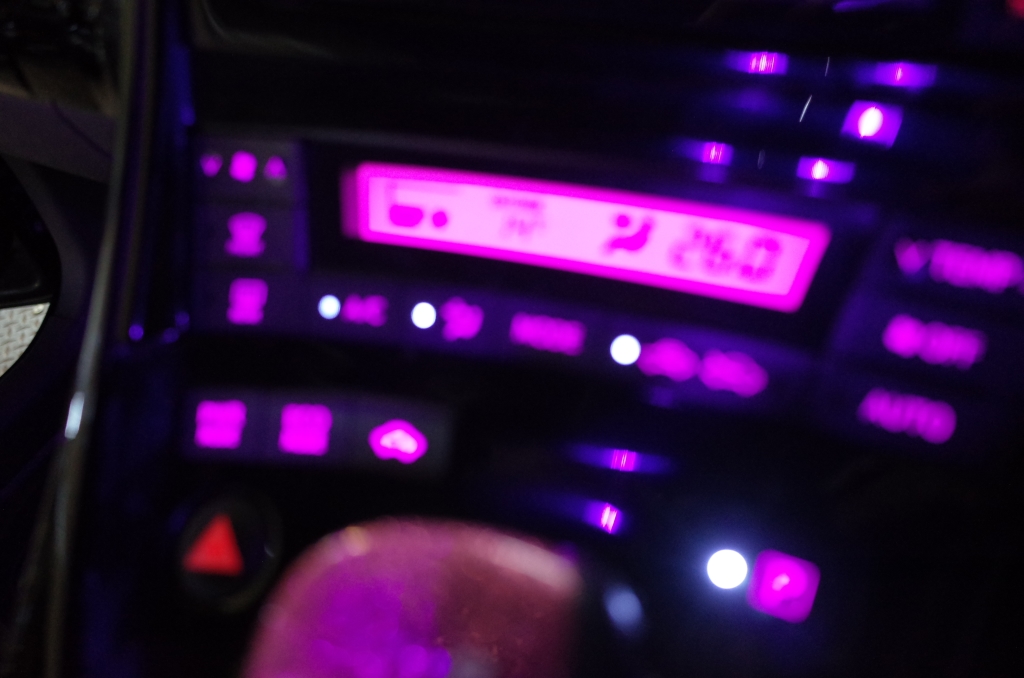 30プリウスのエアコンパネル等のLED打ち換え（ピンク仕様