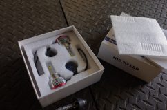 50エスティマのヘッドライトのHID to LED施工~ 今回使用する商品はこちら。HIDのソケットから直接電源を取得するタイプです。ただしソケットをドッキングしたときのサイズはかなりのものなので、取り付けには注意が必要です。ほとんどの車両がヘッドライト外してからでないと作業できません。20系アルベルぐらいですかね、そのまま取り付けられるのは。