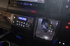 200系6型ハイエースのパネル類LED打ち替え(ホワイト化) 白色にすることでメーターや他とのマッチングが取れますね。