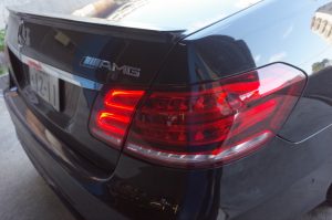 W212 メルセデス のテールランプ修理