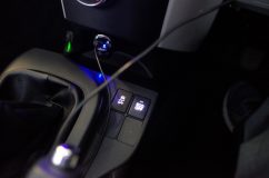   iQのパネル類LED打ち替え  