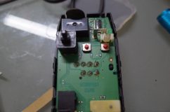  ロック・アンロックボタンの抵抗値を調べ、純正配線に割り込ませました。直接スイッチにリレー接点を割り込ませても良いと思います。 