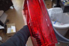 キャデラック XLR のテールランプ 日本仕様改善 アメ車定番のレッドテール。ウィンカーもレッド点滅です。