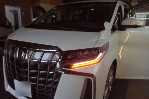 ３０系後期アルファードのシーケンシャルウィンカー＆デイライト加工