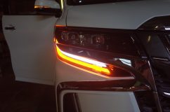  もうすっかり定番となったアルファードのシーケンシャル加工 