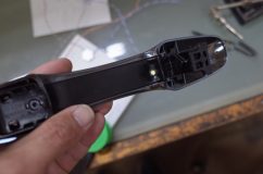 80ハリアーのエントリーライト施工 ハンドル内部にLEDを埋め込みます。