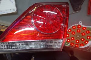 200系クラウンのテールランプ修理