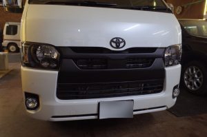 ハイエースのヘッドライト内ブラック塗装（マット）施工