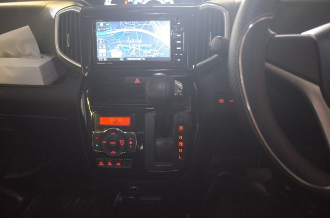 ソリオのエアコンパネル他スイッチ類のLED打ち換え - トレードゲート
