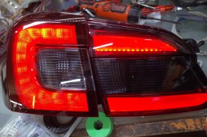 レヴォーグのテールランプ加工（スモール追加）