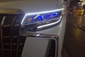 ３０系後期　アルファード　3眼ヘッドライトの加工