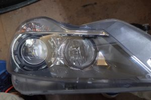 BMWのヘッドライト内部レンズクリーニング