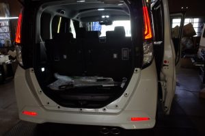 ルーミーのLEDパーツ取り付け