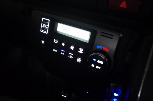 ハイエースのエアコンパネル他スイッチ類のLED打ち換え（ホワイト化