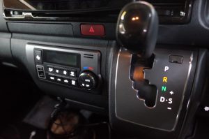 ハイエースのLED打ち換えと各種パーツ取り付け