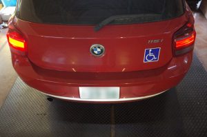 F20 BMW のテールランプ修理