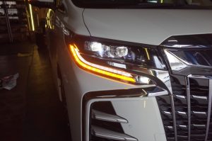 ３０後期アルファードの２眼→３眼インナーインストール