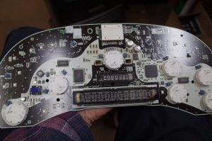 ハマーH2のスピードメーターバックライト交換