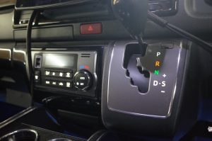 ハイエースのエアコンパネル等の緑LEDを白色に変更しました。