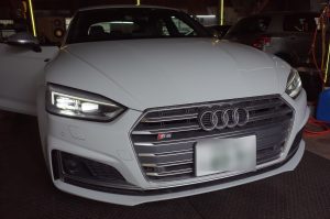 AUDIにドライブレコーダーを取り付け