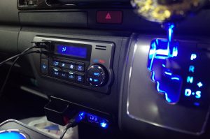 ハイエースのすべての発光パネル・スイッチを青色に打ち換え