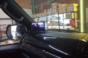 200系ハイエースのガッツミラー撤去に伴うフロント・サイドカメラ取付
