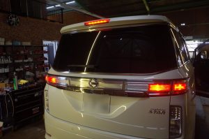 E52エルグランドのテールランプブレーキ4灯化加工