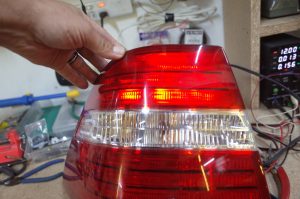３０セルシオの純正テールランプ修理