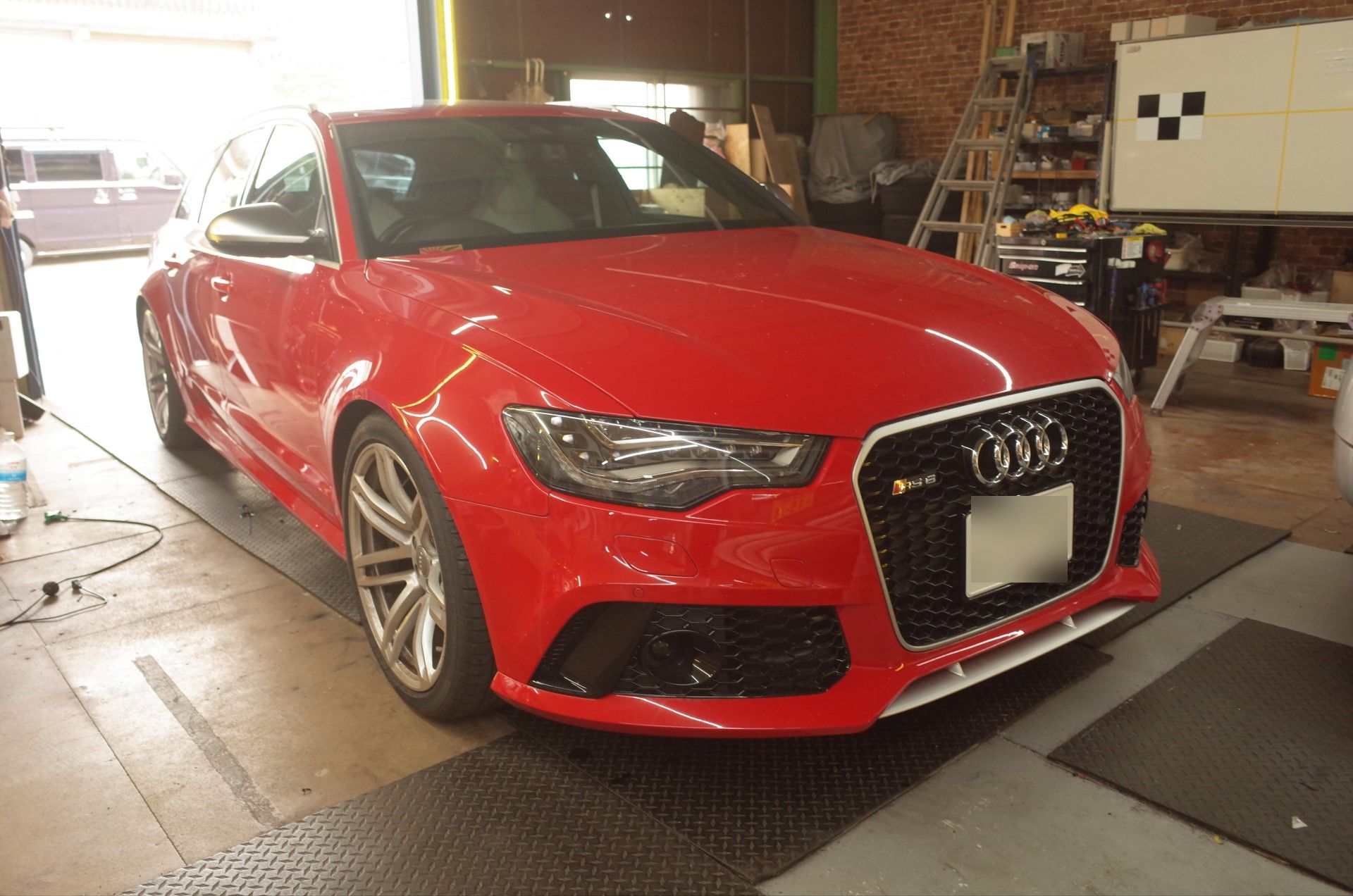 AUDI RS6のモニター不具合修理前