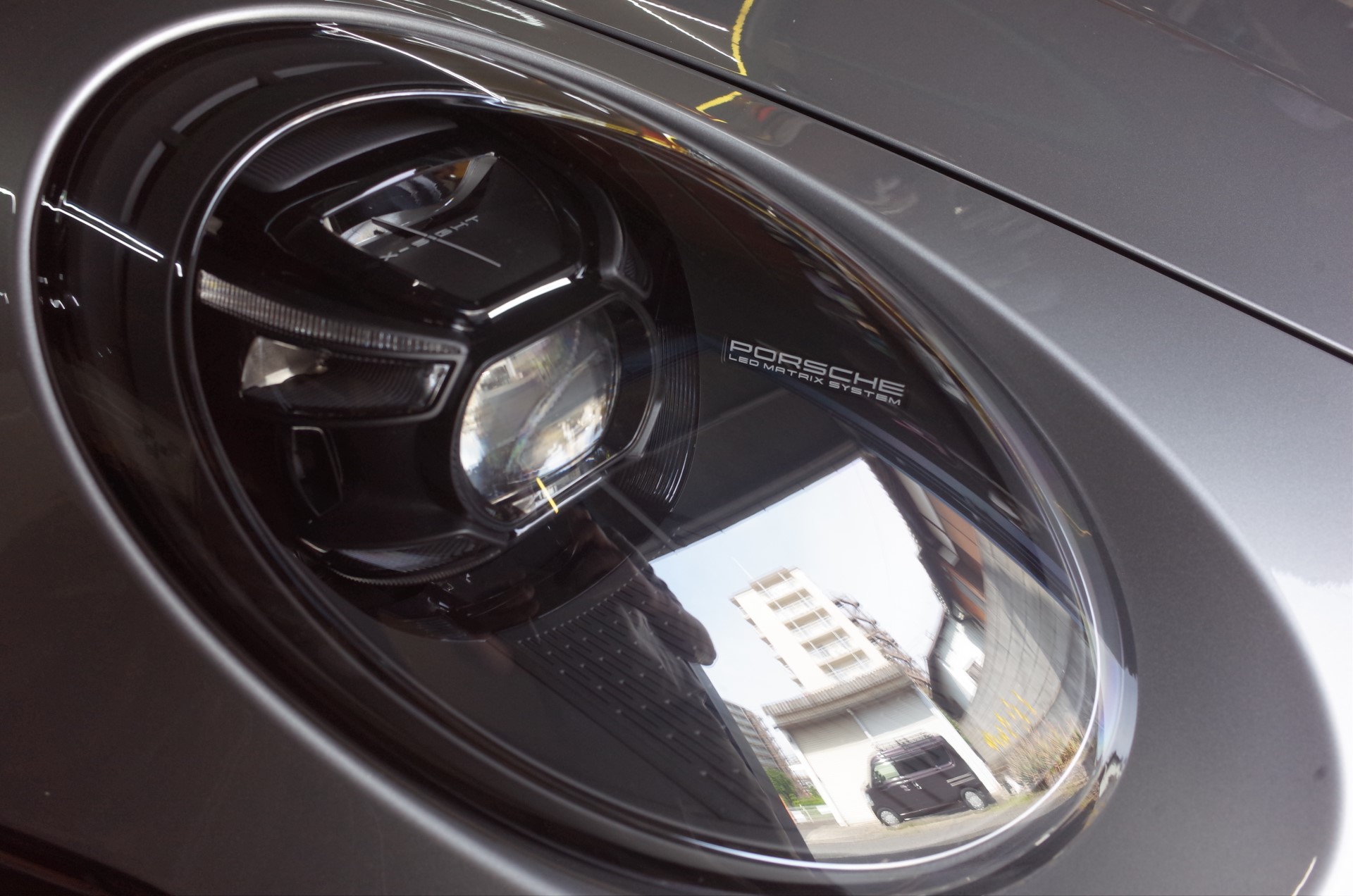 車両から取り外されたテールランプユニット