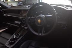 992ポルシェのテールランプ曇り対策 内装もスポーツクーペとは思えないほどの、圧倒的な高級感がありますね。