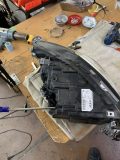 車体に再取付けされたヘッドライトユニット、最終的な完成状態