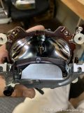 日本仕様のカットラインを作るため、加工されたプロジェクターの遮光板。