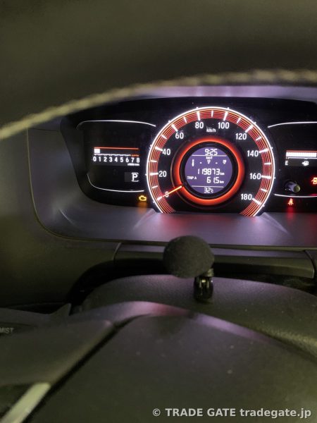 点灯し復旧したRC1オデッセイのスピードメーターが映る運転席からの視点