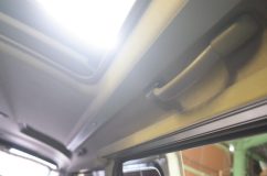 明るい環境下でのハイエースの車内天井