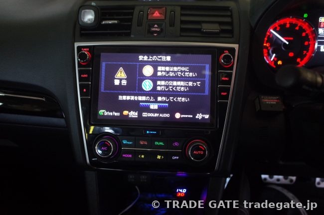 エアコンパネルのLED打ち換え完了後、赤色系でまとめられた配色
