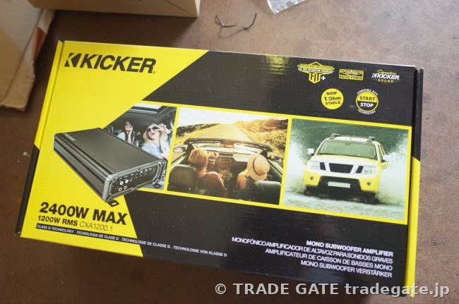 KICKER製2400WMAXスピーカーアンプのパッケージ