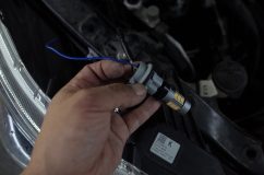 80後期VOXYウィンカーポジション色替え取付|2色ウィンカー施工 当社在庫品を使用。左右で5,000円。ソケットは純正を流用しているため、水漏れ等のリスクが低い。